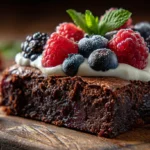 Postres fitness con proteína: brownie de chocolate saludable.